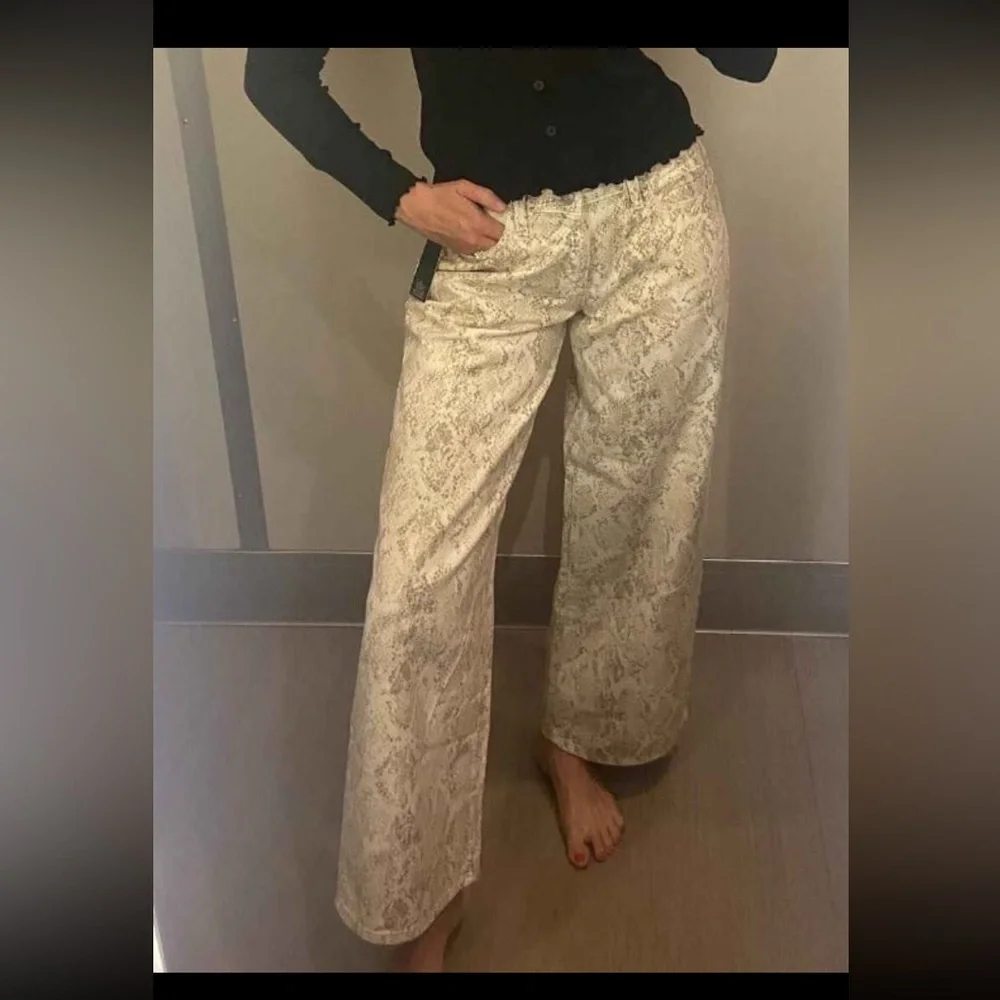 Wild Fable cream Snakeskin Low-Rise Baggy Jeans Rigid Denim 31” Inseam NWT